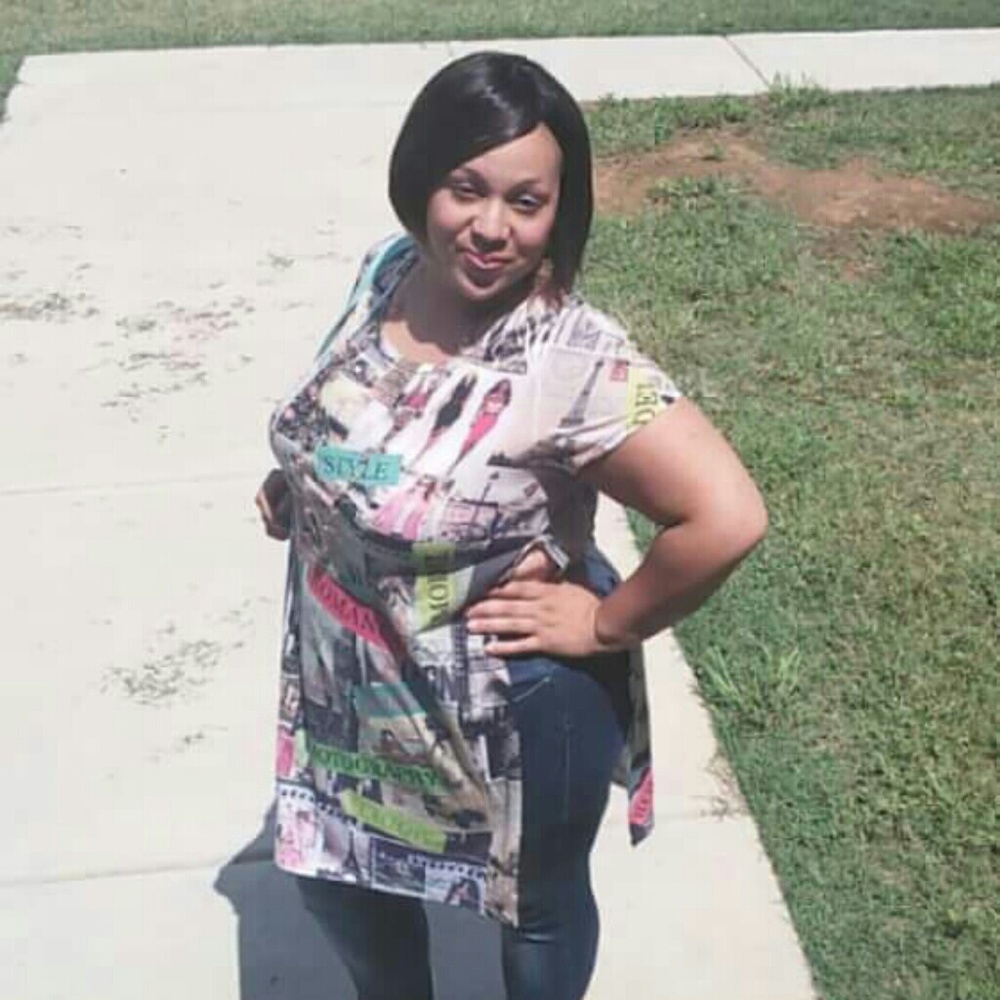 Short sleeve shirt with croptop cut out